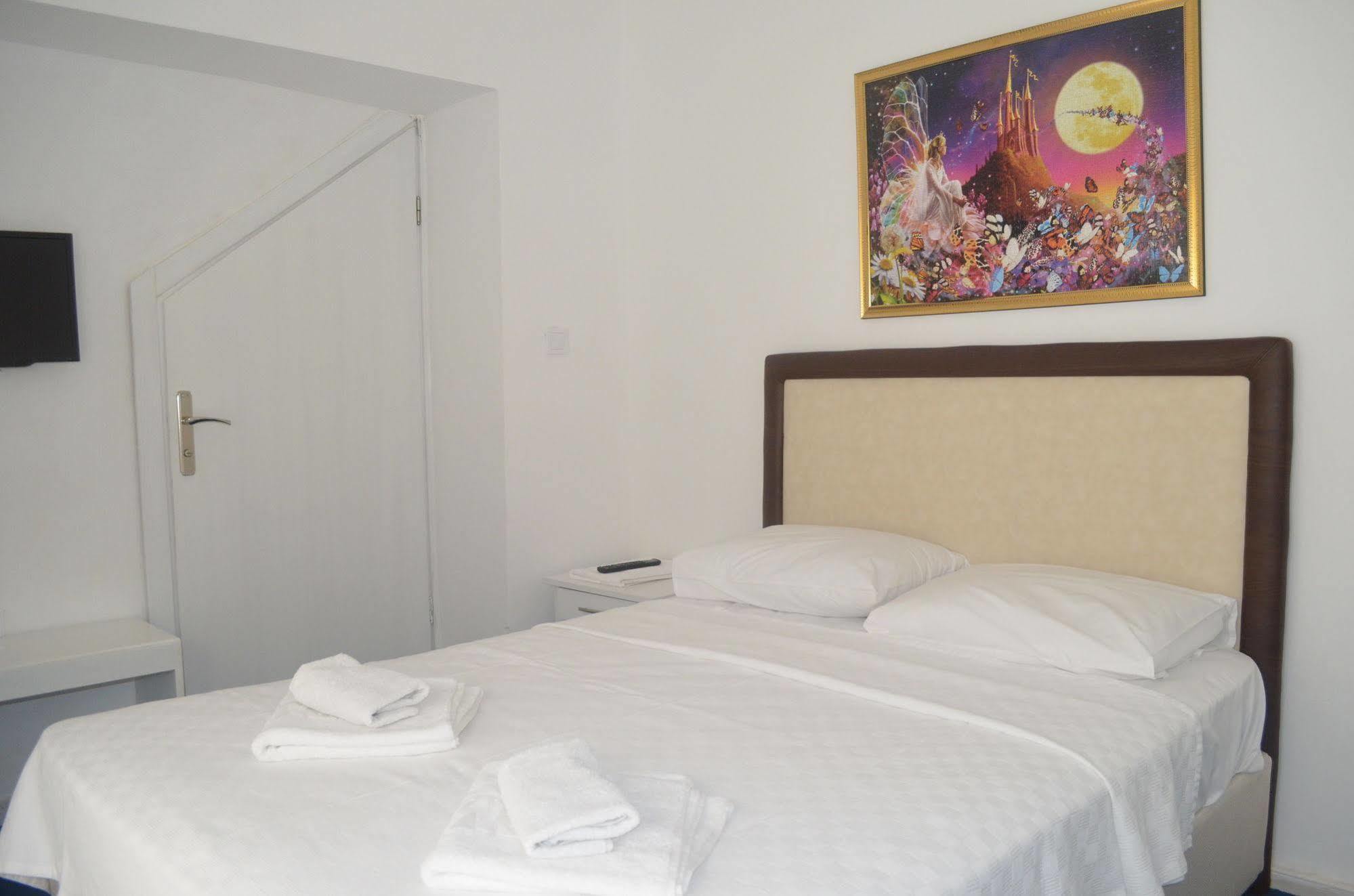 Lacivert Hotel Ayvalı Buitenkant foto