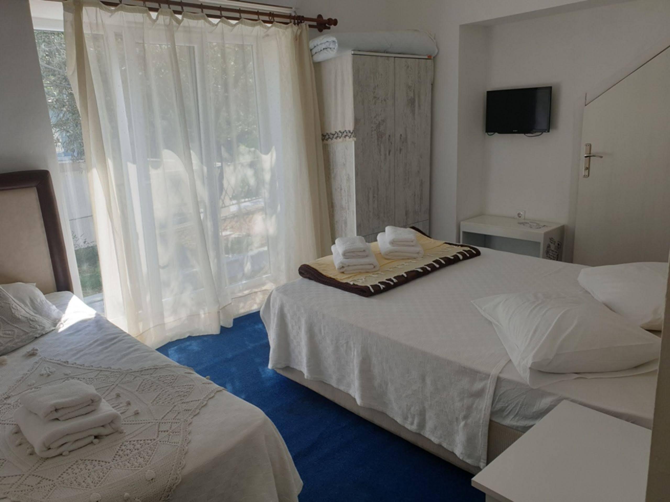 Lacivert Hotel Ayvalı Buitenkant foto